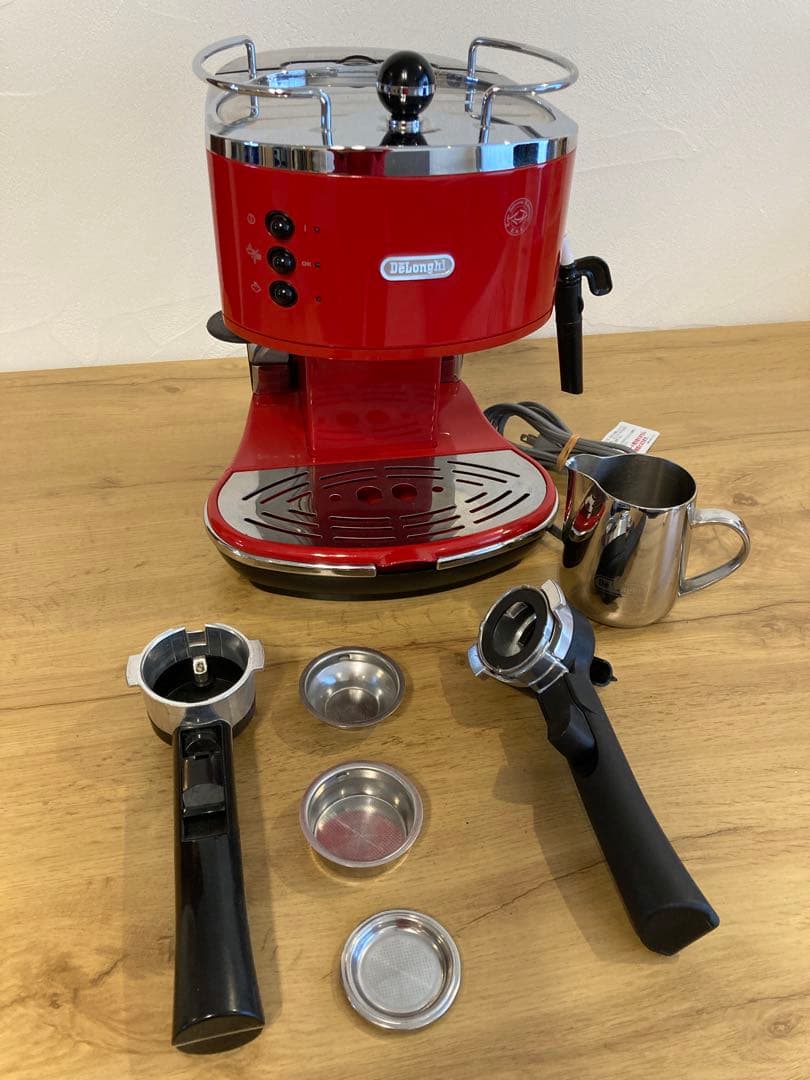 デロンギ　De'Longhi エスプレッソマシン レッド