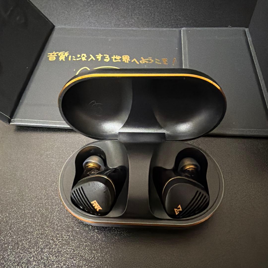 PNK ワイヤレスイヤホン ブラック 充電ケース付き