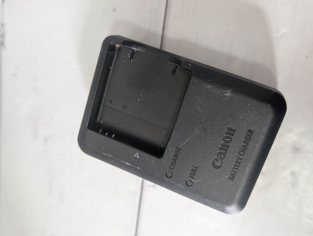 Canon Power Shot A3300 IS 充電器付き　sbt