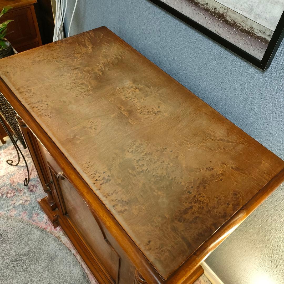 【ヴィンテージ 希少バールウッド】イタリア製クラシックキャビネット 鍵付き