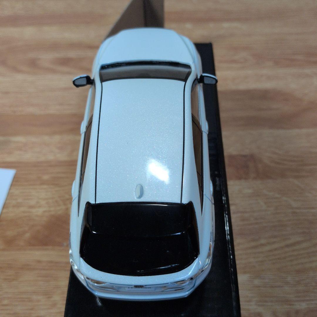 トヨタ ハリアー カラーサンプル ホワイトパールクリスタルシャイン 1/30