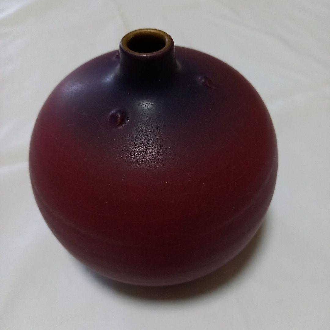 花瓶　ワインレッド色