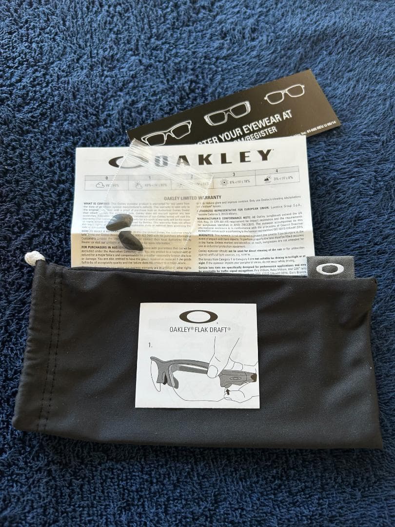 Oakley サングラス ブラックフレーム ブルーレンズ