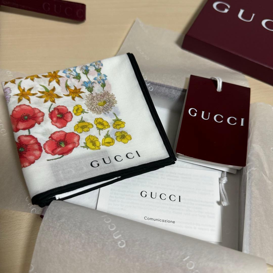 GUCCI 花柄シルクハンカチ 約53cm x 53cm