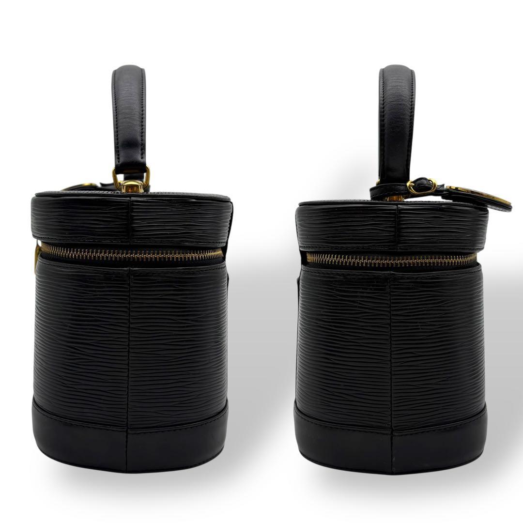 専用 ヴァレンティノガラヴァーニ バニティバッグ レザー ブラック チャーム