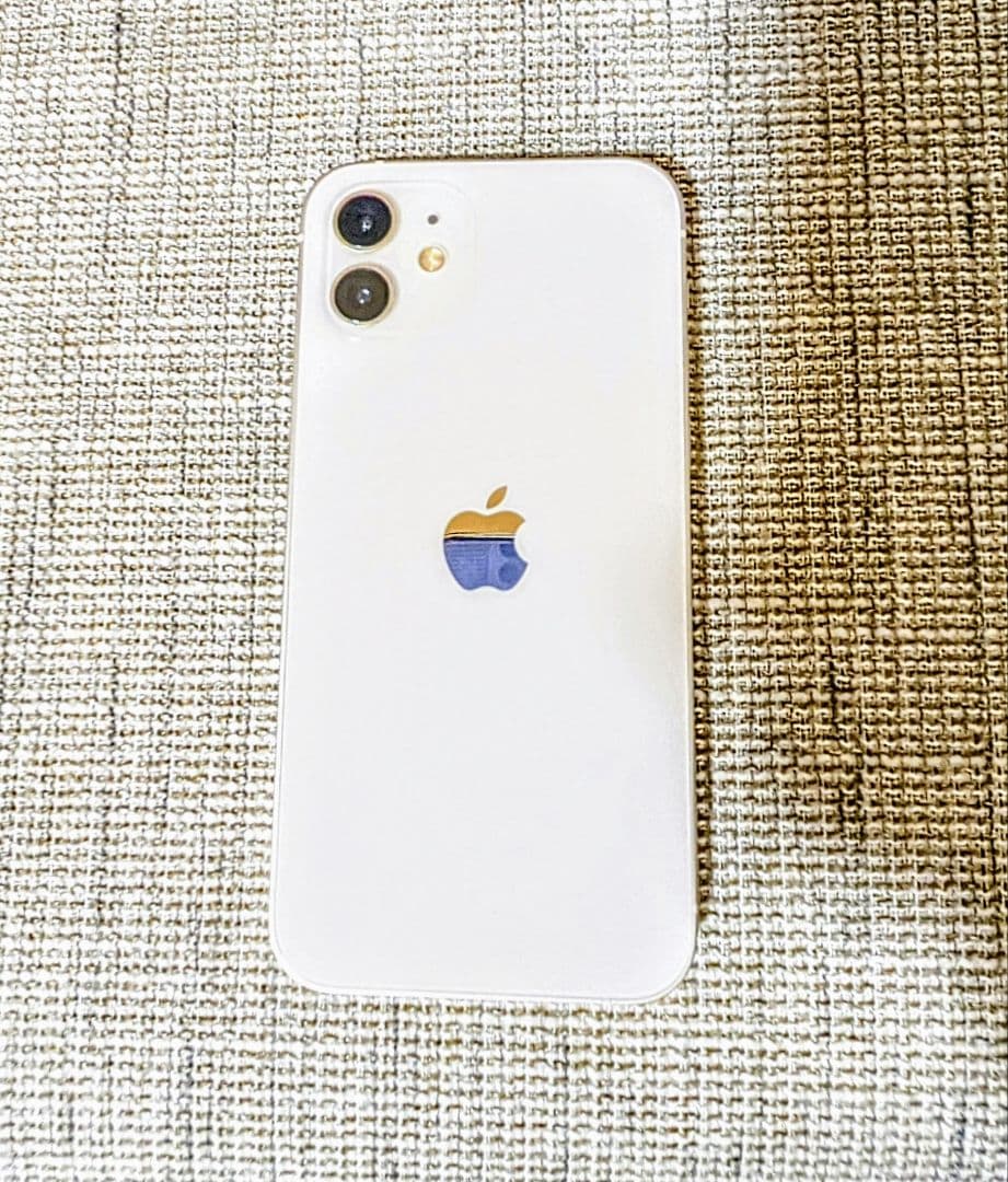 【美品】Apple iPhone 12 ホワイト　64g