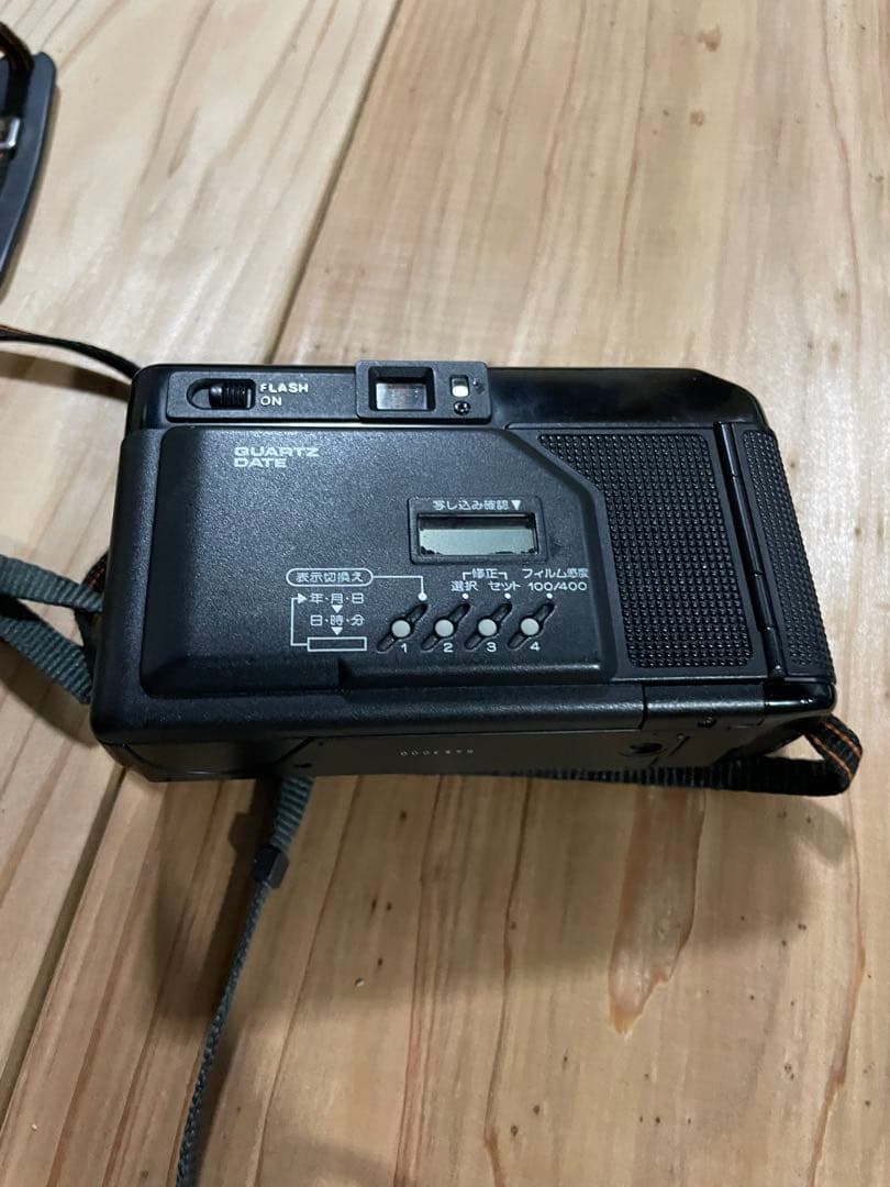 フィルムカメラ2台とデジタルカメラ台2台 canon Fuji