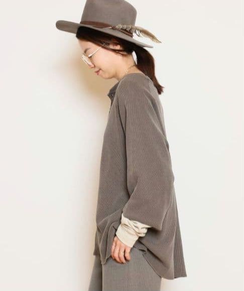 ミューズドゥドゥーズィエムクラス レミレリーフ HENLY Tシャツ