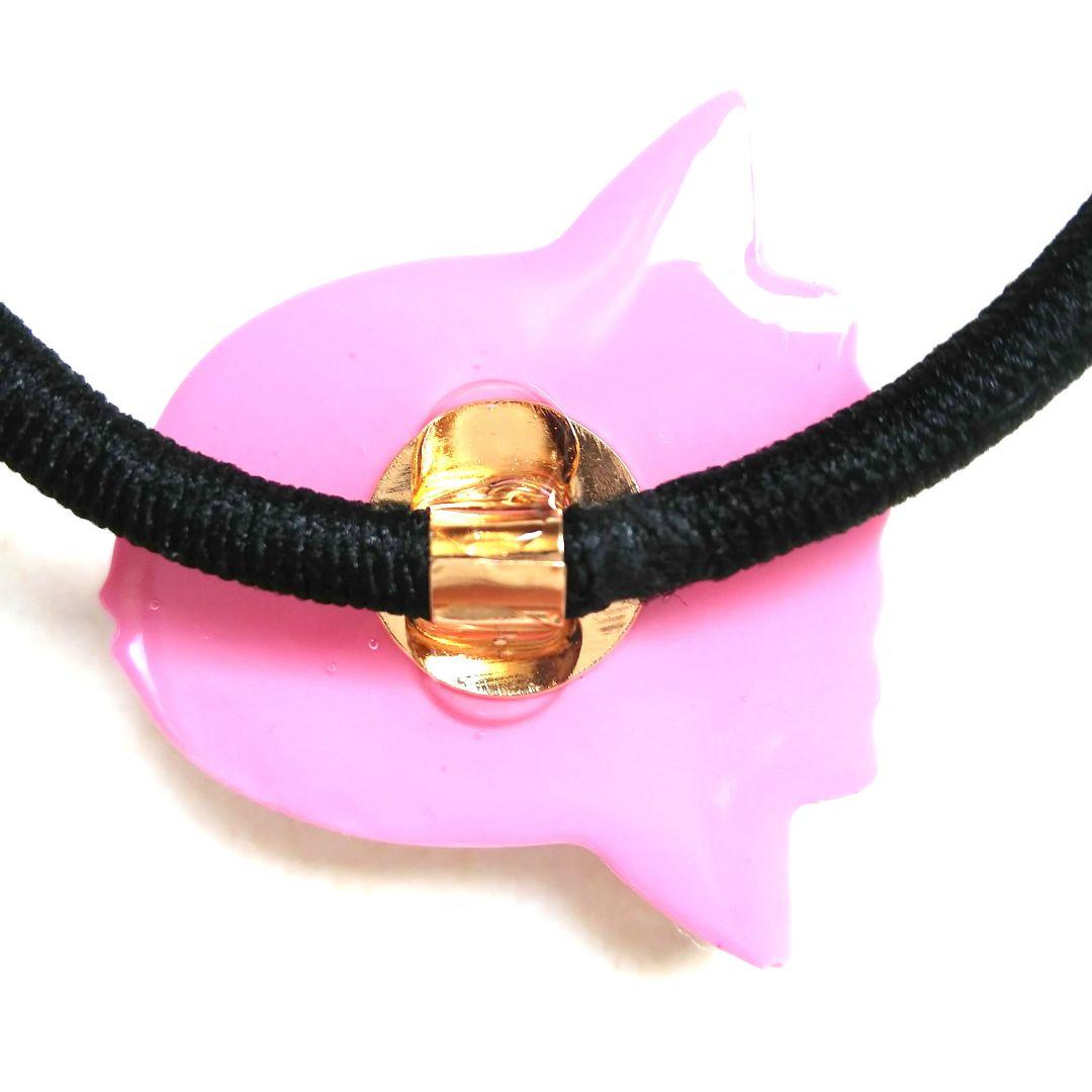 ヘアゴム レジン 大きなポッテリ三毛猫ちゃんとマトリカリア