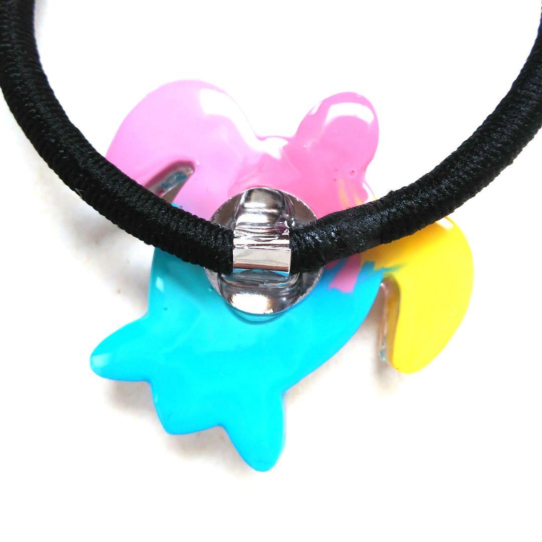 ヘアゴム レジン 大きなポッテリ三毛猫ちゃんとマトリカリア