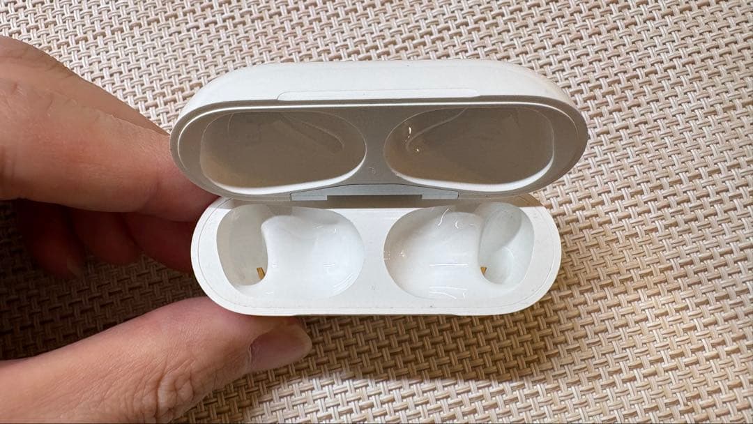 AirPods pro第一世代　Lightning端子モデル