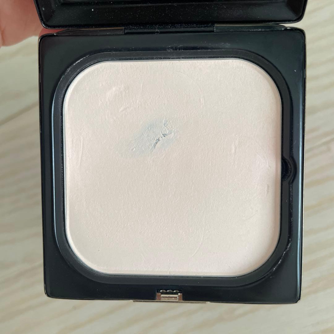 プードルコンパクトエサンシエルｎ　エレガントスリム　パフ2つ付き