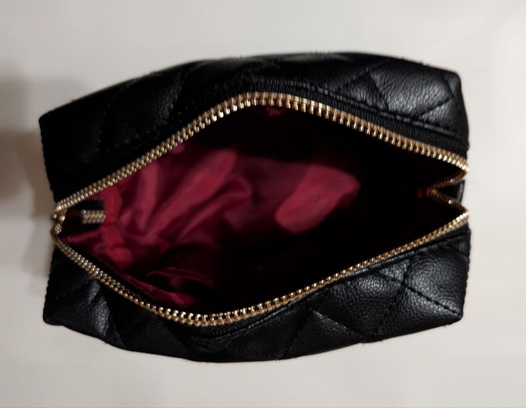 【CHANNEL】ブラックキルティングポーチ チェーンショルダー付き ノベルティ