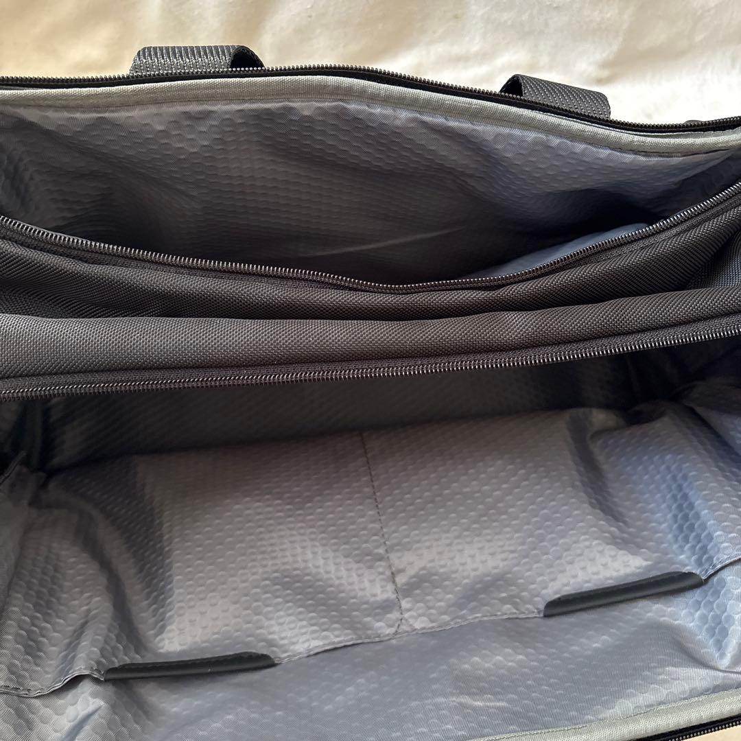 未使用級✨トゥミ ボストンバッグ ブラック 黒　2WAY チャーム