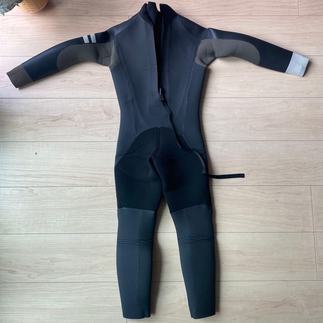 ブラック タイトフィット ウェットスーツ　130