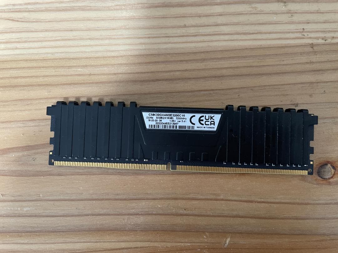 【メモリ】DDR4 16GB（CORSAIR）