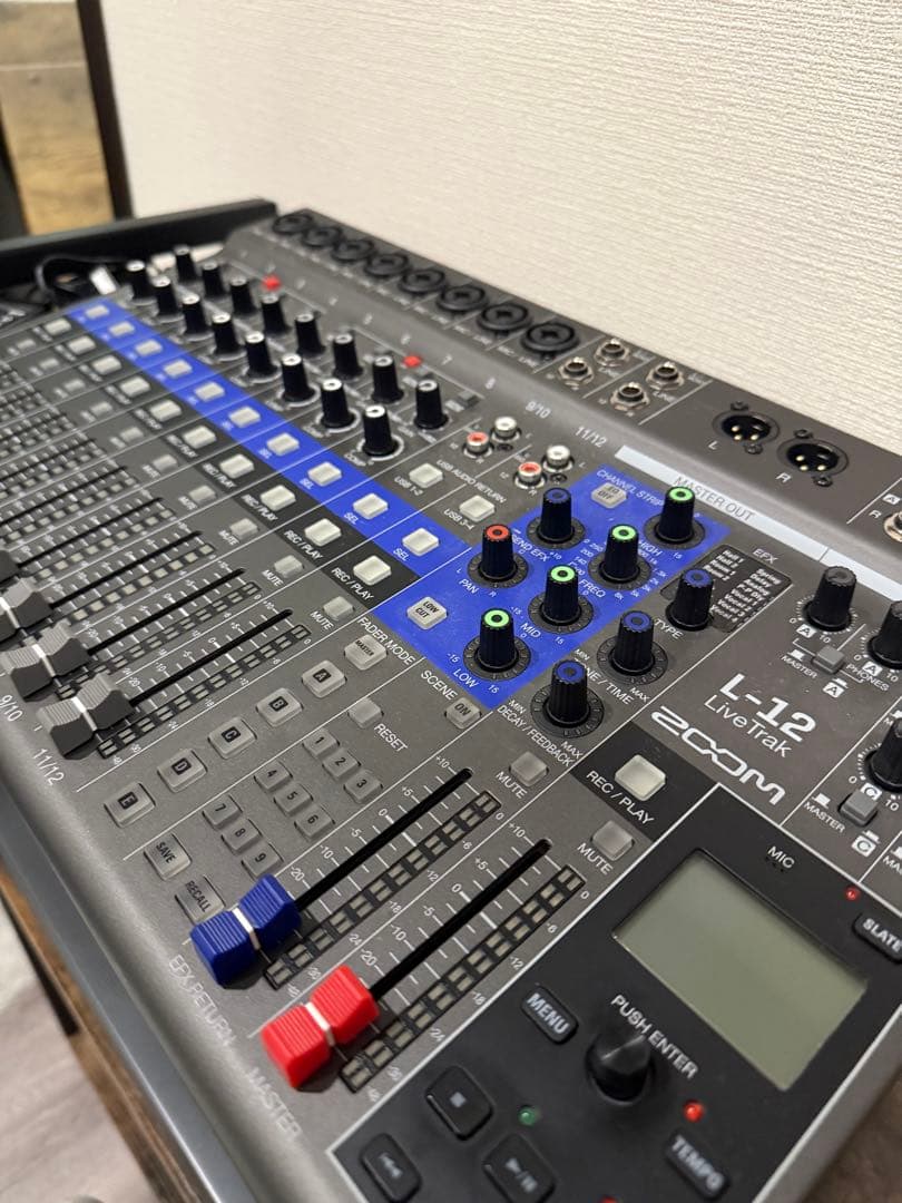 ZOOM L-12 デジタルミキサー 12チャンネル
