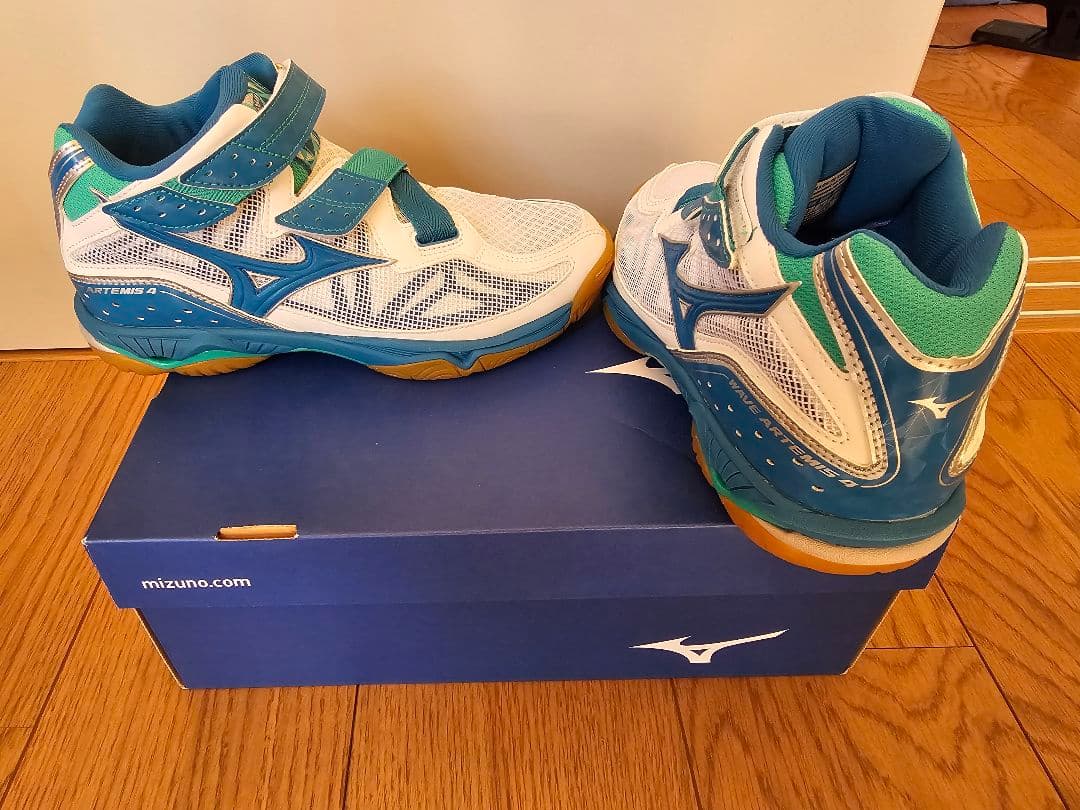 バレーボールシューズ　ウエーブアルテミス4MID