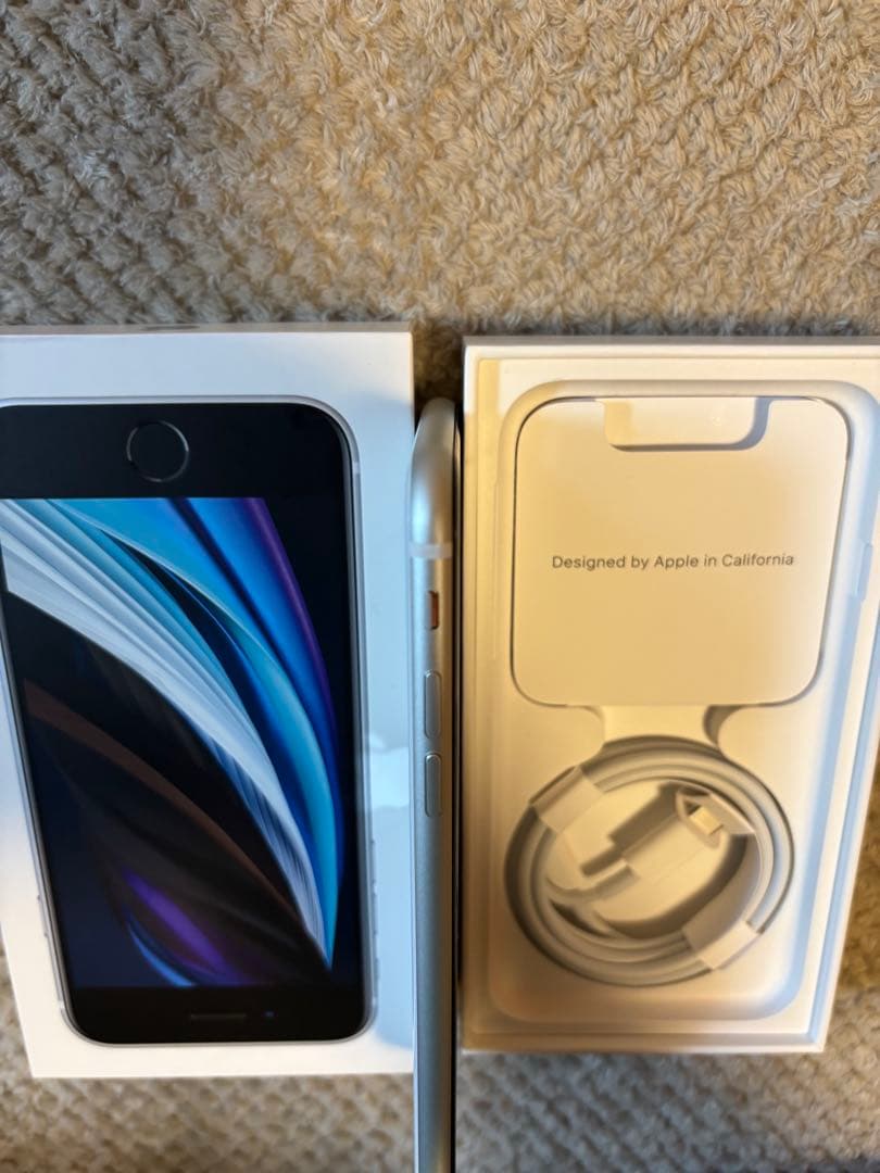 Apple iPhone SE (第2世代) ホワイト 本体　64GB