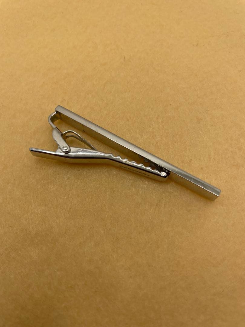 【BURBERRY】ネクタイピン 白×シルバー