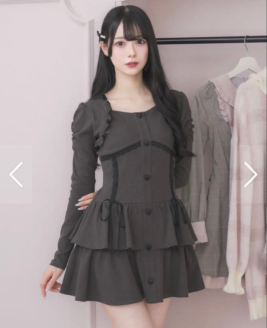 pium ハートボタンティアードリブワンピース