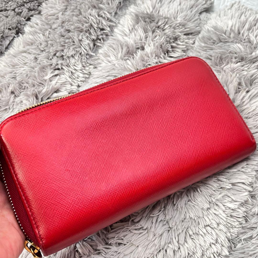 良品✨PRADA 大きめロゴ　ラウンドファスナー　サフィアーノ　レッド　長財布