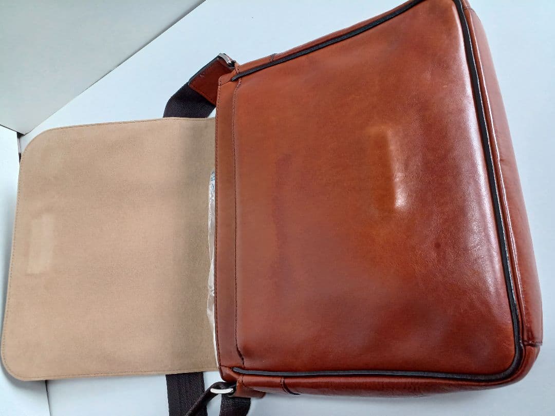 美品 ココマイスターマットーネマルチショルダーバッグ　ブラウン