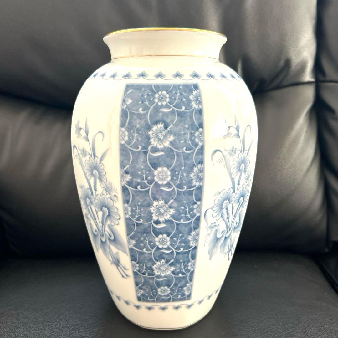 【未使用】大倉陶園 フラワーベース 花瓶 壺 白磁 ブルー 染付 唐草 八角