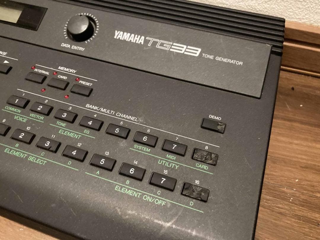 YAMAHA TG33 シンセサイザー