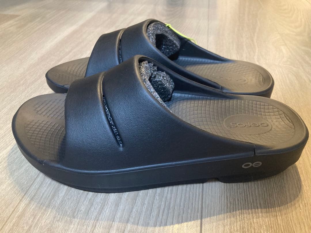 【新品】 M8/27cm OOFOS OOahh ウーフォス ウーアー ブラック