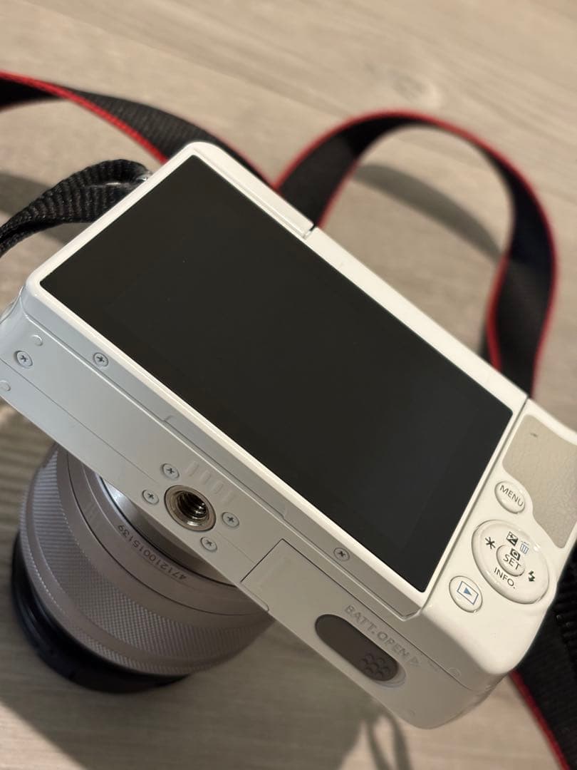 Canon EOS M10ホワイト ミラーレスカメラ 本体