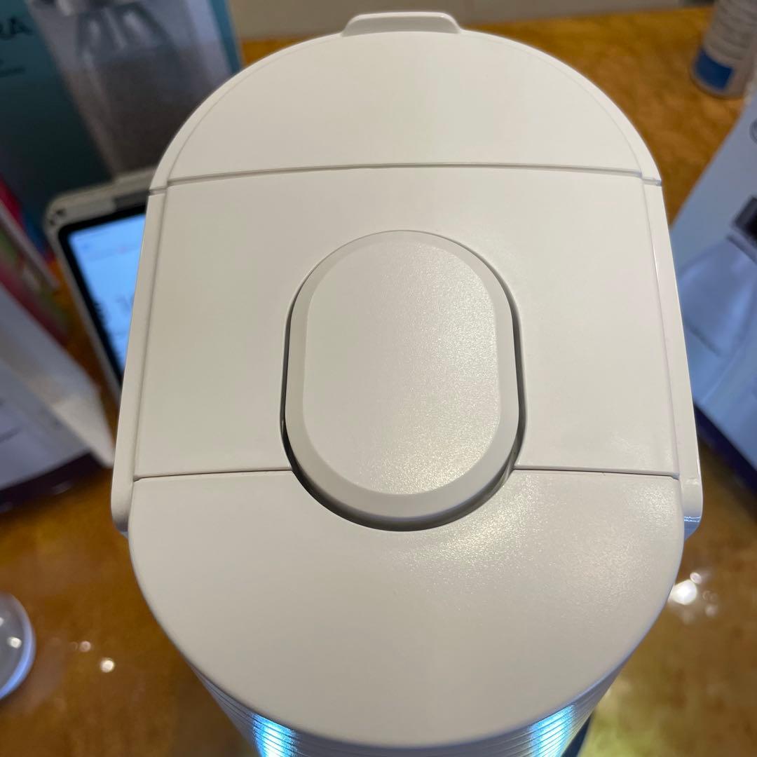 ソーダストリームTERRA (W) 専用ガスシリンダー2本　1L未使用ボトル1本