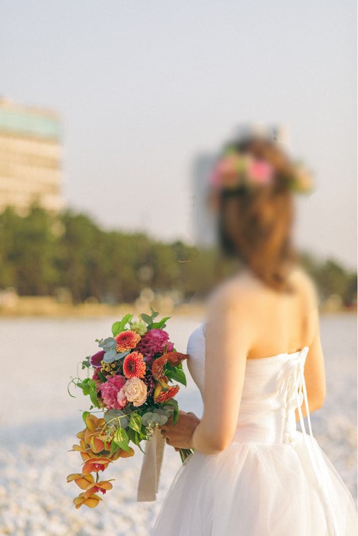 ウェディングドレス【前撮り・二次会用に！】ベール・グローブ付き/チュールホワイト