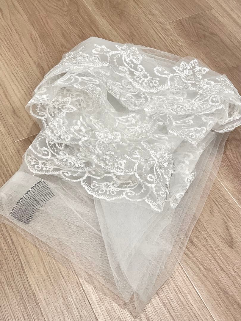 ウェディングドレス【前撮り・二次会用に！】ベール・グローブ付き/チュールホワイト