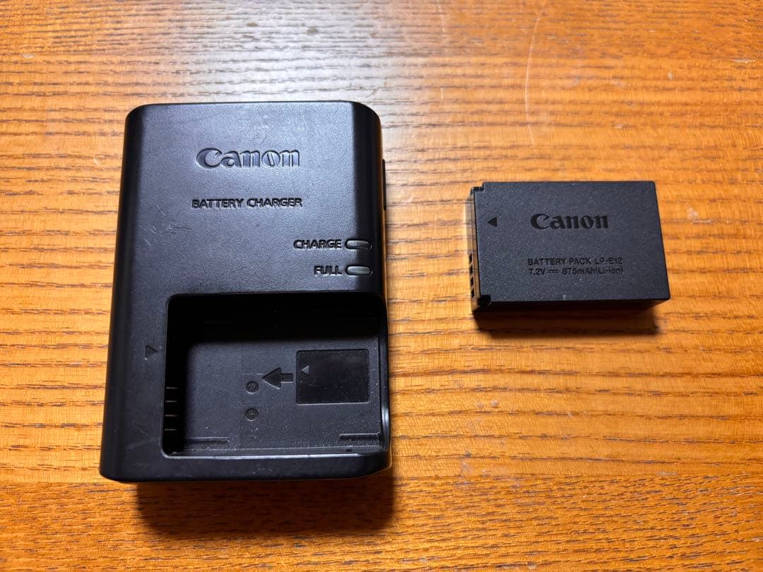 Canon EOS Kiss M ダブルズームキット　専用箱あり