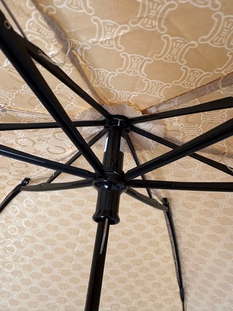 セリーヌ 折りたたみ傘 ベージュとブラウン デザイン