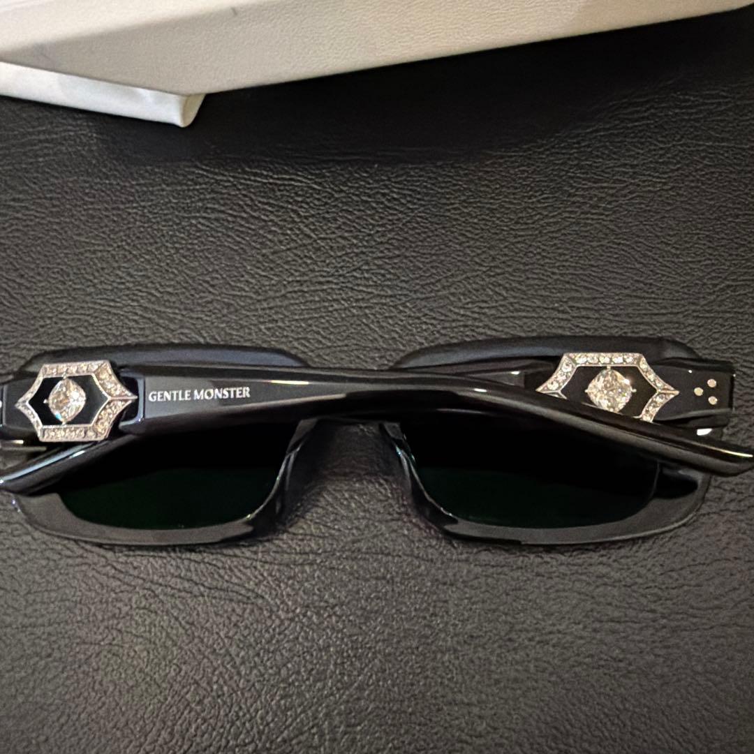 GENTLE MONSTER 装飾付きサングラス　UAE エミレーツモール購入