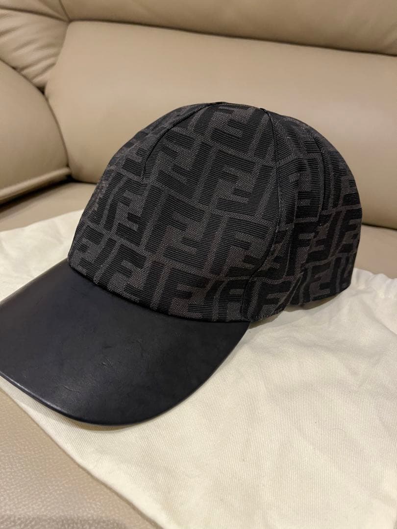 FENDI リバーシブルキャップ　値下げ