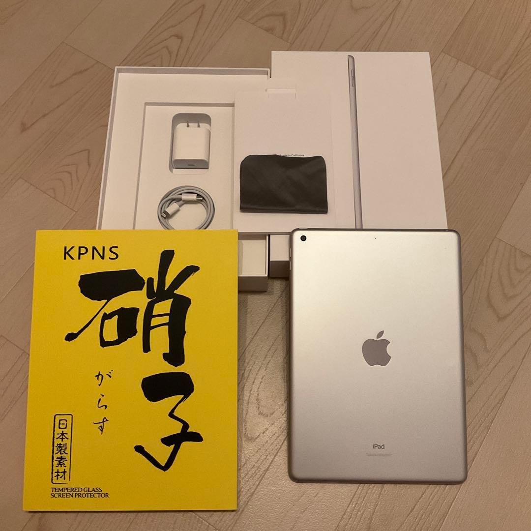 美品 iPad 第8世代 シルバー　Wi-Fiモデル