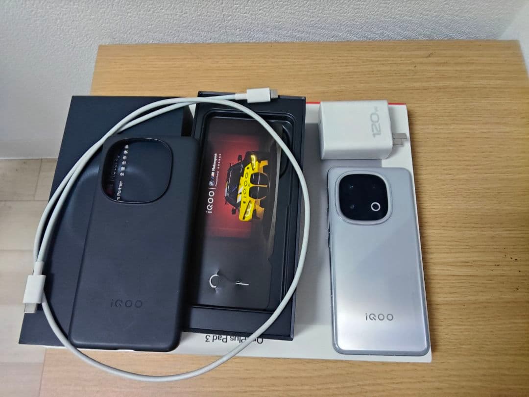 iQOO 13 12GB/256GB シルバー 中国版 美品