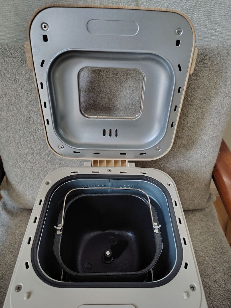 アイリスオーヤマ　ホームベーカリーIBM-010 美品　説明書、ミトン付き