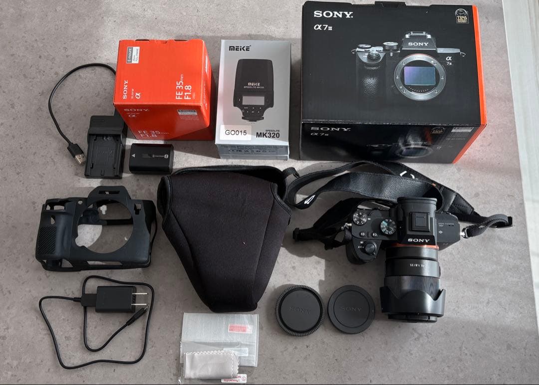 【値下げ中】SONY α7IIIと fe35mm f1.8 本体と付属品おまけ付
