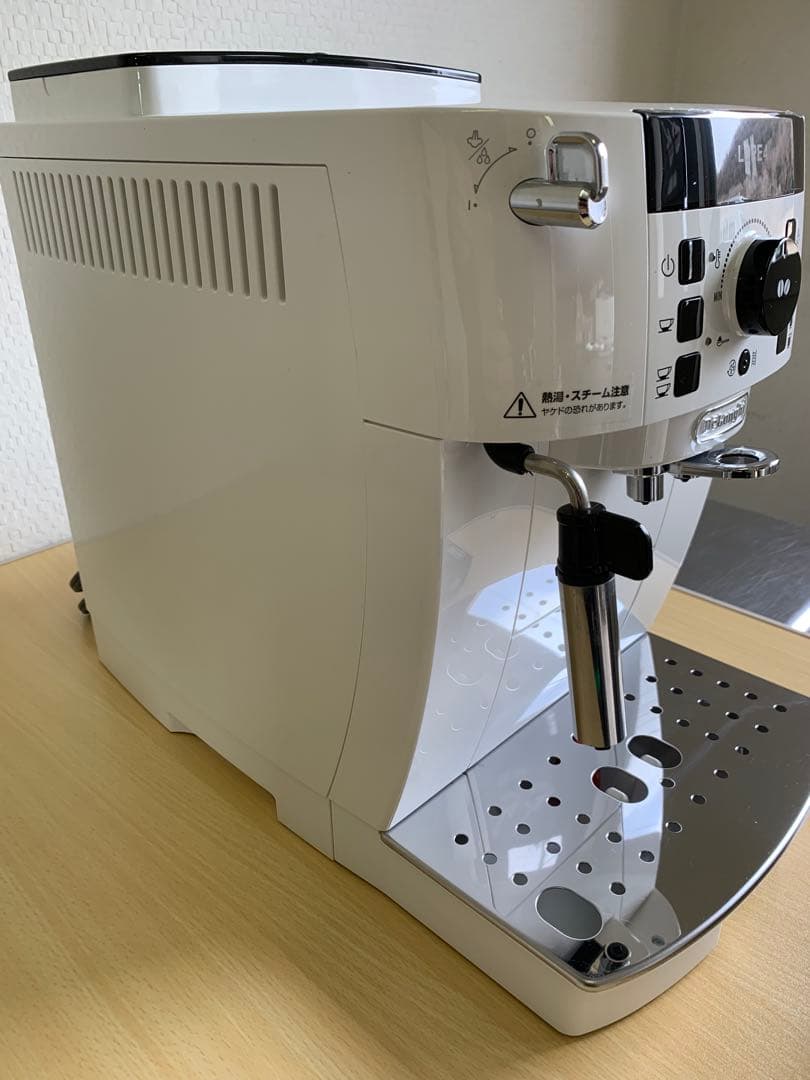 De'Longhi デロンギ マグニフィカ S ECAM22112W