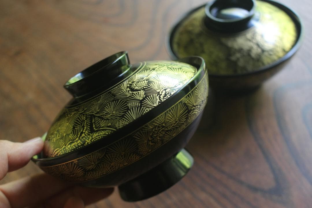 デッドストック！端正な黒漆に極上松葉沈金の映えるお椀2点（検輪島塗蒔絵椀雑煮椀