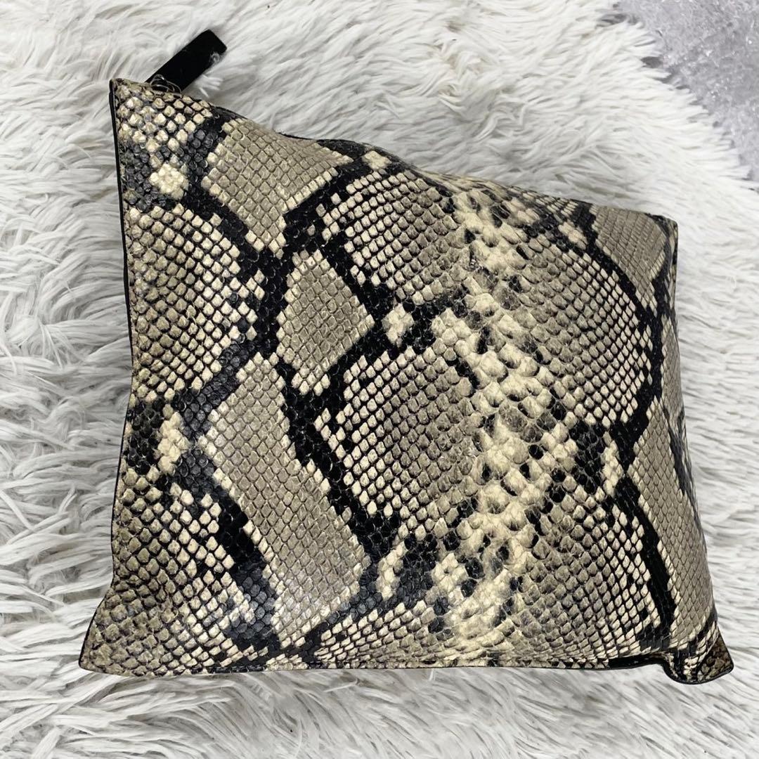 美品 メゾンマルジェラ レザー クラッチバッグ パイソン 4ステッチ グレー