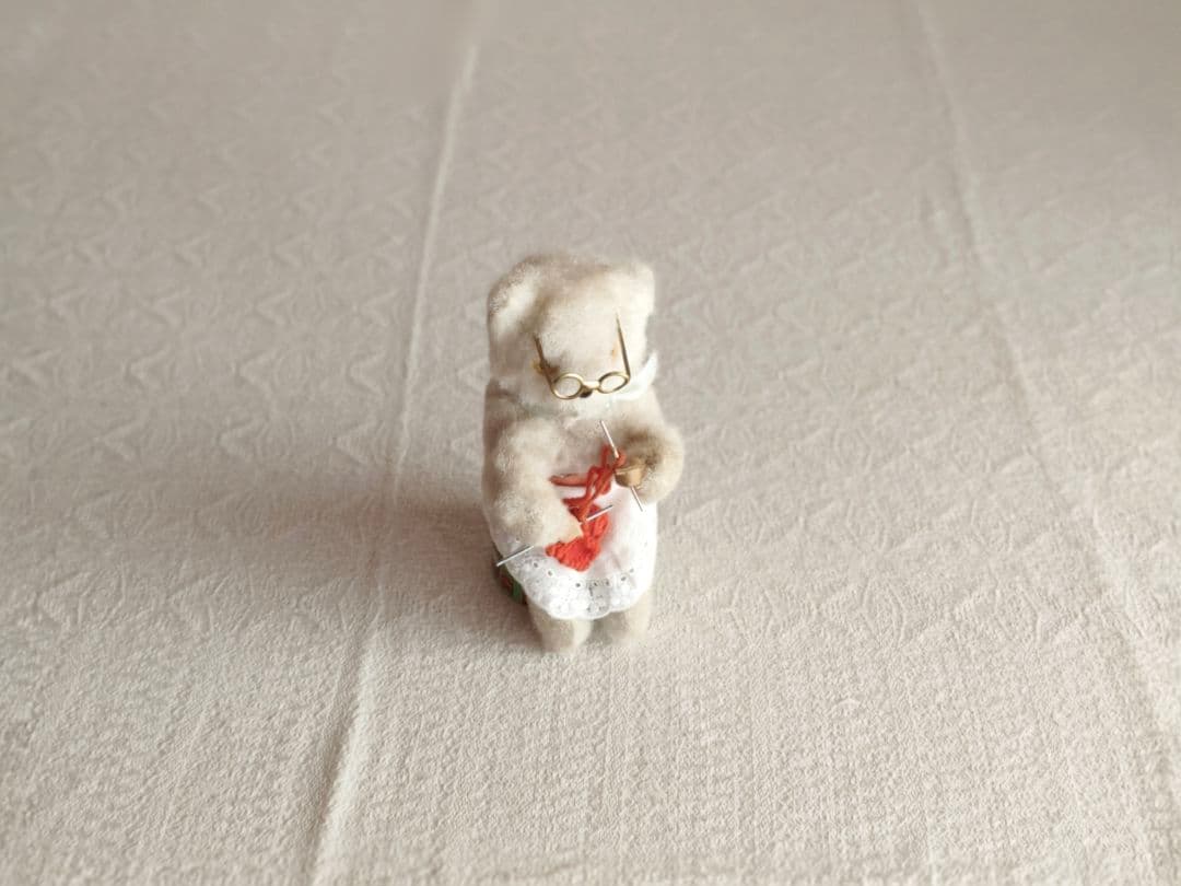 * vintage bear ❀ ゼンマイ仕掛けの 編み物 ネコさん