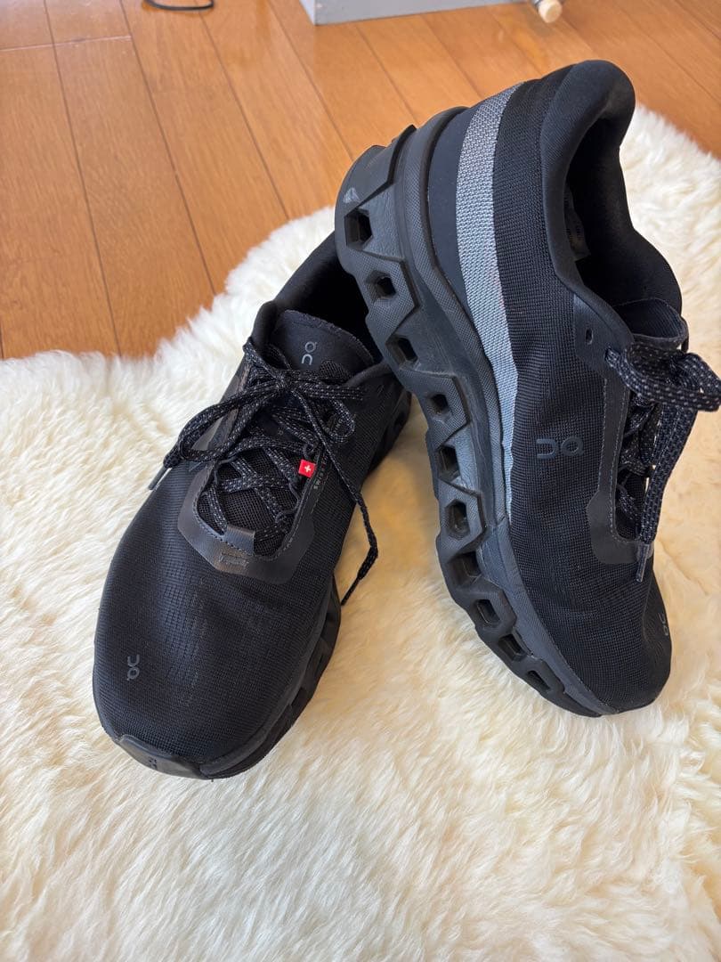 On ブラック ランニングシューズ　クラウドモンスター2