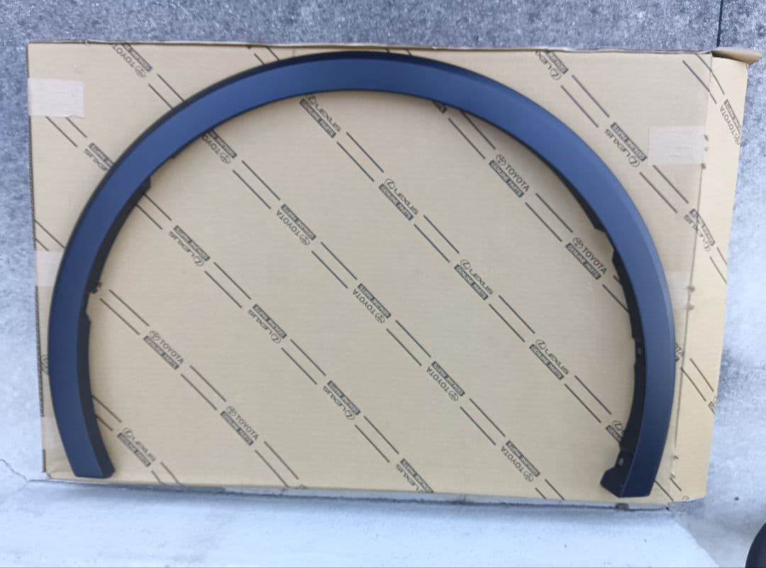 k*i様 トヨタ60プリウスGグレード フェンダーモール4枚セット