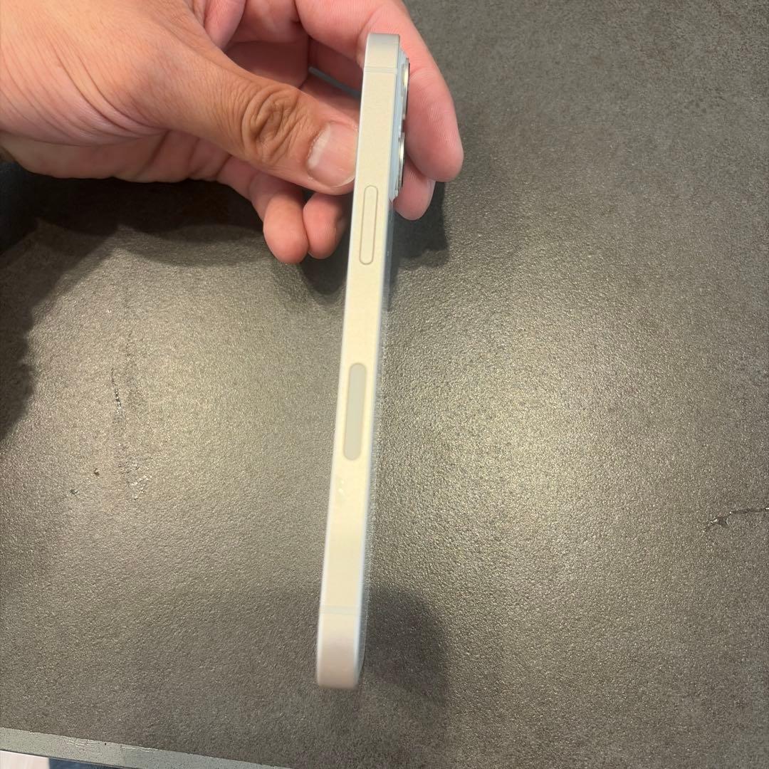 Apple iPhone 13 スターライト 本体　256GB