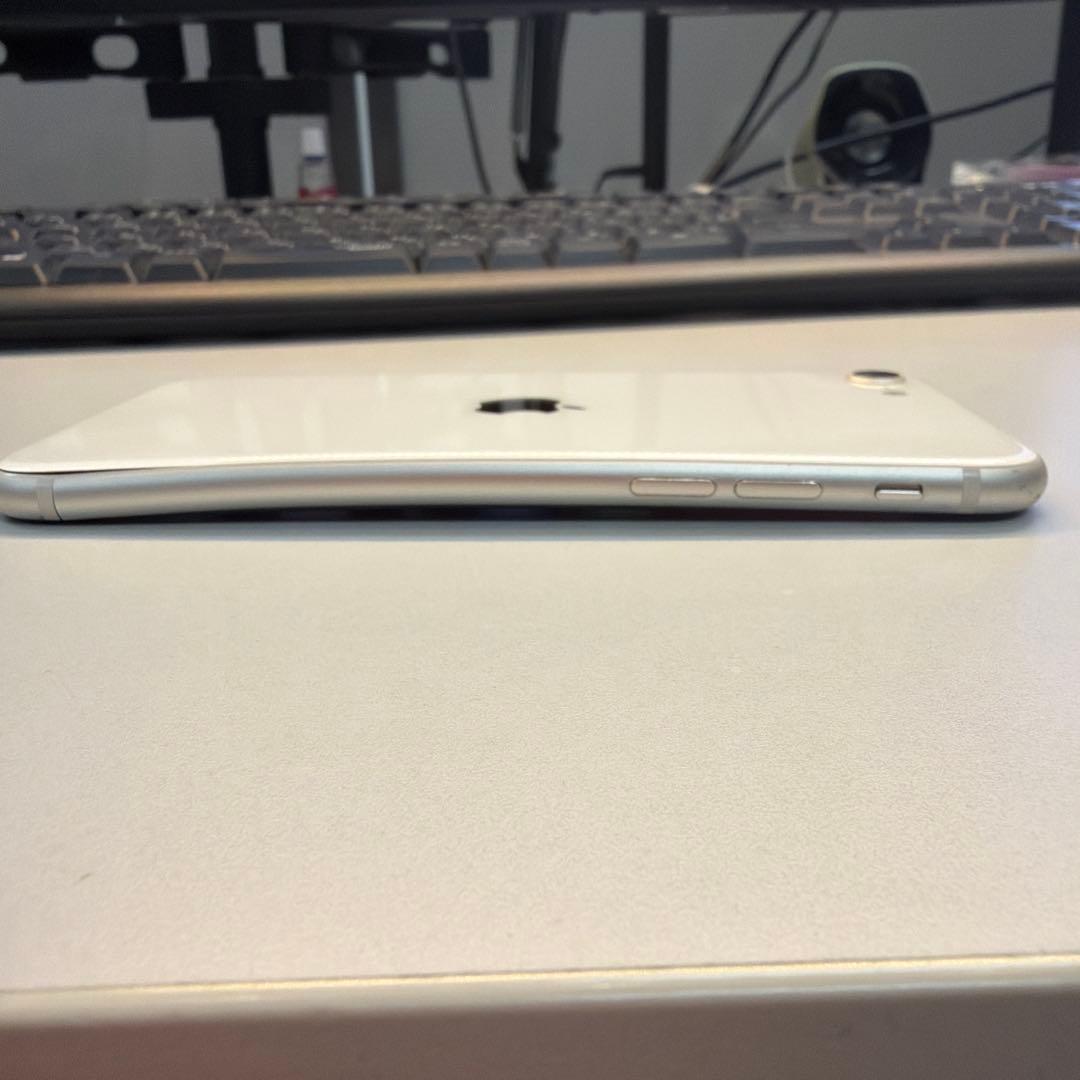 訳あり iPhone SE3 64GB スターライト 88% 本体湾曲